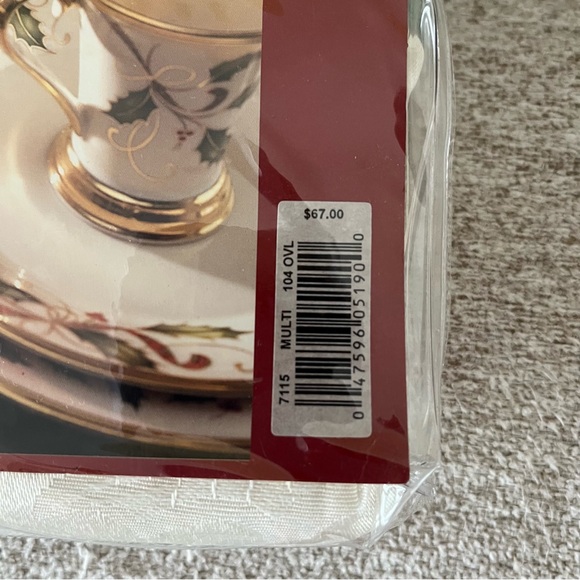 NEW Lenox for the Holidays Fine Linen Holly & Ribbons Oval Tablecloth 60” X 104” - Picture 6 of 6